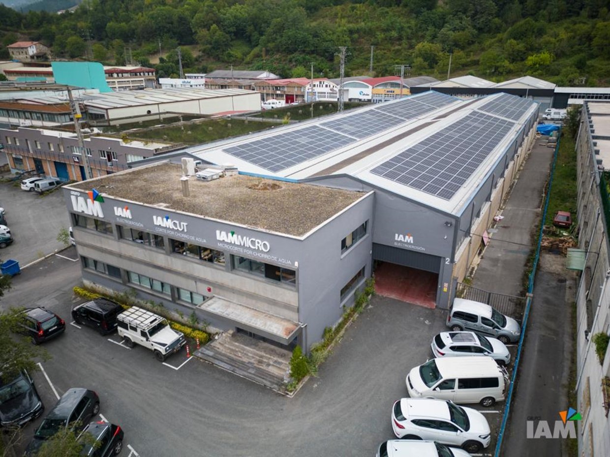 Blog 24 La nueva planta fotovoltaica de IAM ahorra el 26% del consumo energético de la fábrica